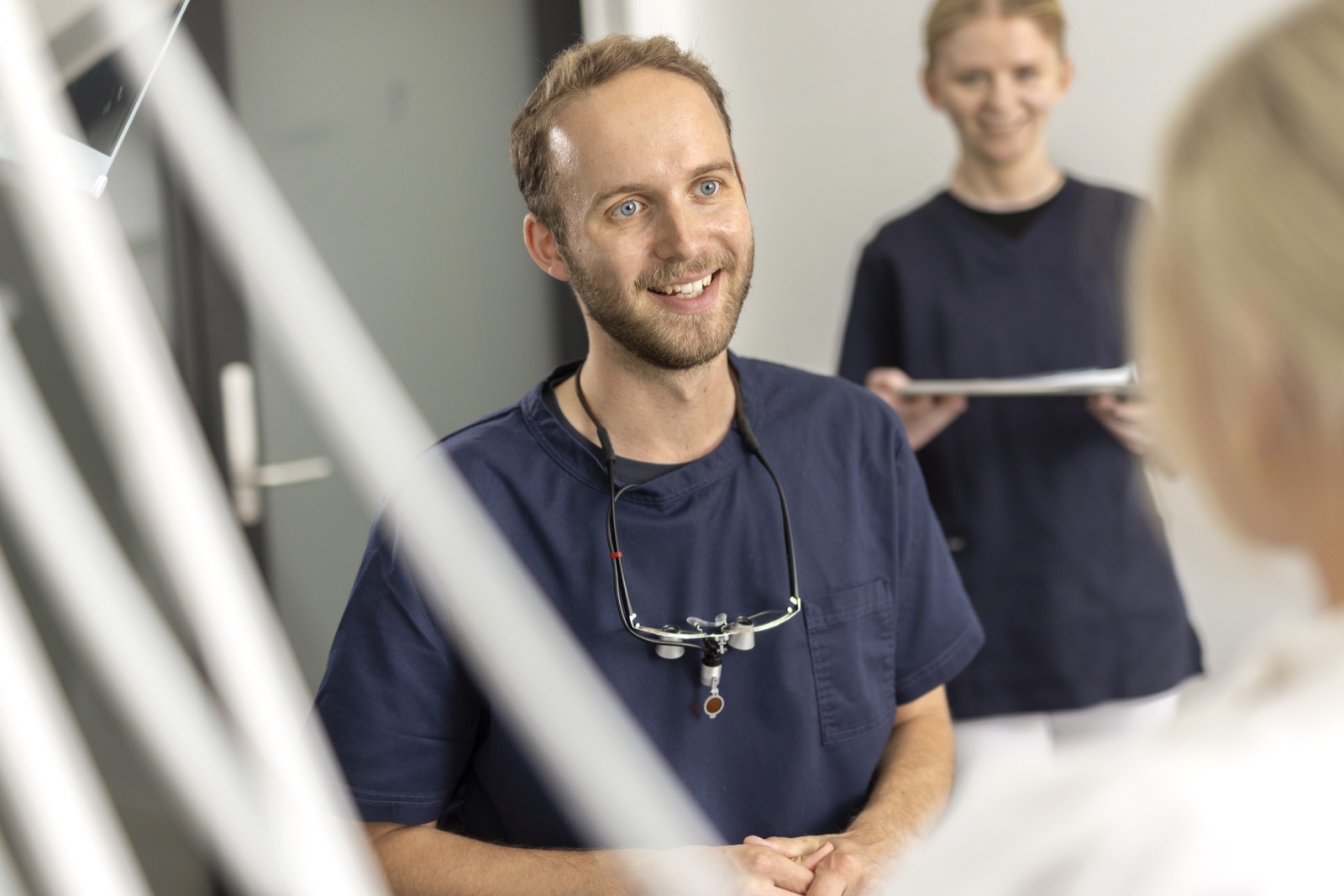 Behandler og kollega i pasientdialog hos Teamtand i Ballerup